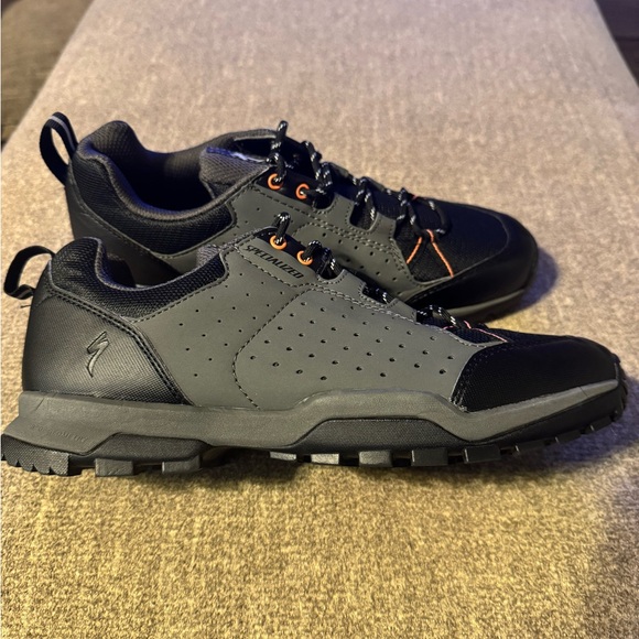 Specialized Men's Black and Gray Athletic Shoes size 10.5 missing insoles, clean - Picture 7 of 8